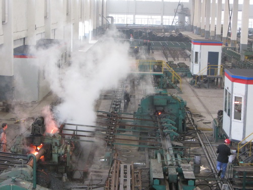 青岛无缝钢管厂家生产车间